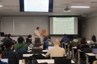 Littvay Levente előadása a tokiói Waseda Egyetemen